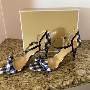 Michael Kors black gray white heeled sandals size 10m